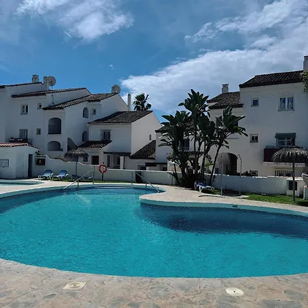 Modern 2 Bed Apartment In Benavista, Pool & Terrace 아파트 *