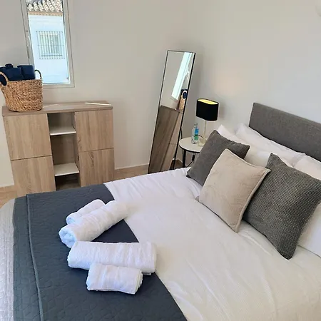 Modern 2 Bed Apartment In Benavista, Pool & Terrace 아파트 *